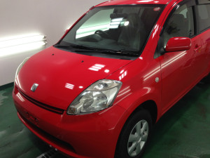 トヨタ　パッソ　赤　ボディガラスコーティング