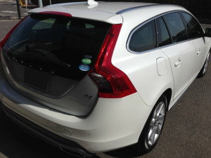 ボルボ　Ｖ60　パールホワイト　ボディガラスコーティング